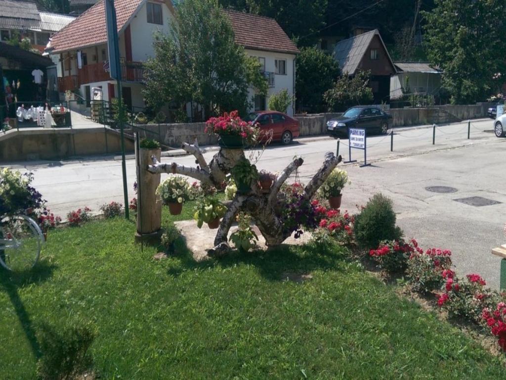 Guesthouse Edelnice Gornja Trepča Exterior foto